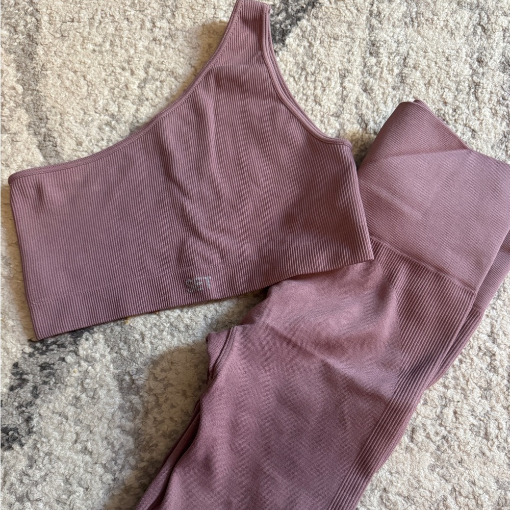 SET ACTIVE sports bra + leggings